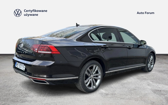 Volkswagen Passat cena 119900 przebieg: 67940, rok produkcji 2019 z Chełmno małe 277